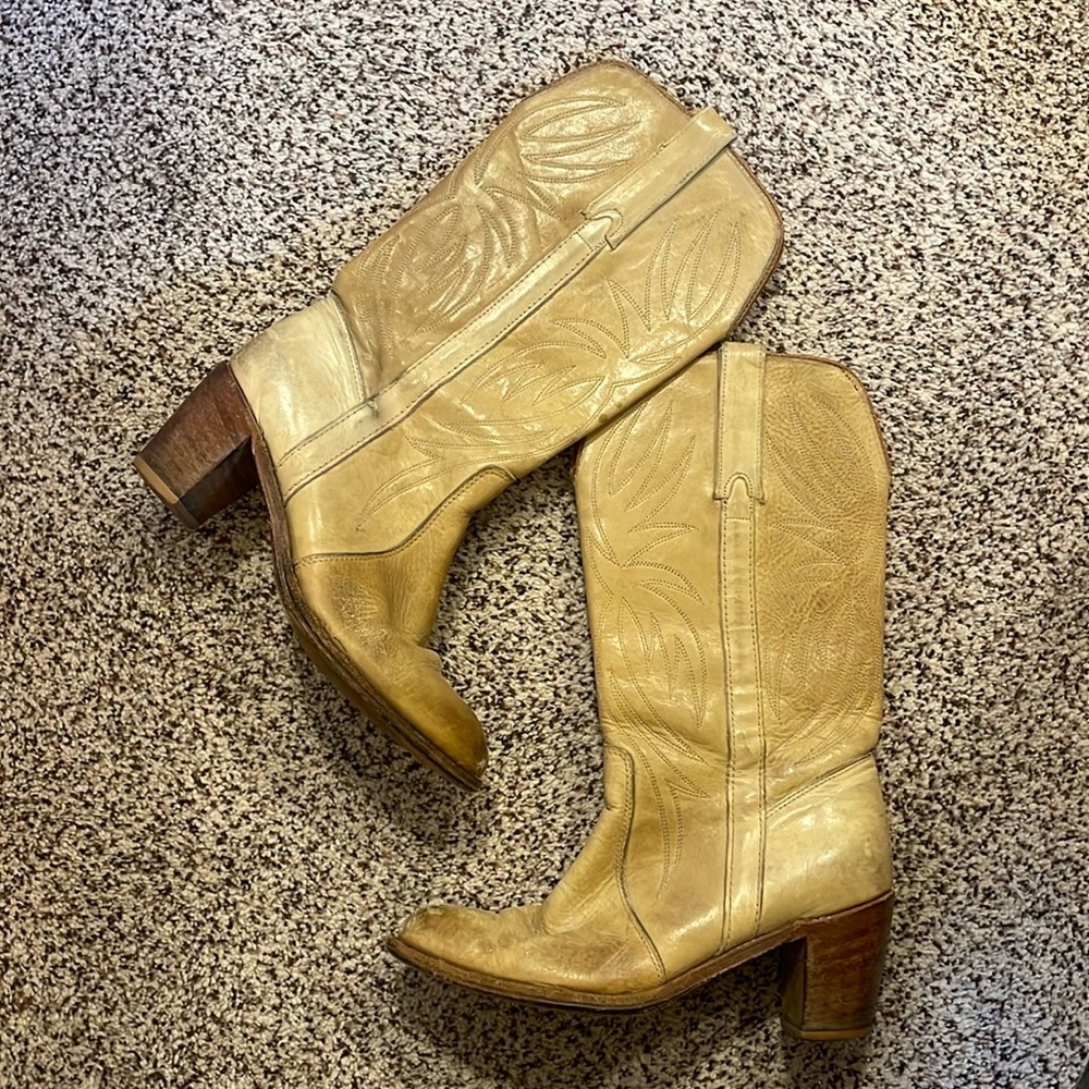 Vintage Miss Capezio boots western size 8 off white excellent vintage used cond